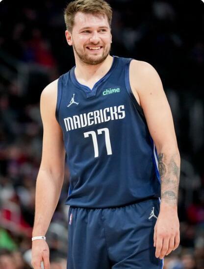 萬座位的 萬座位的